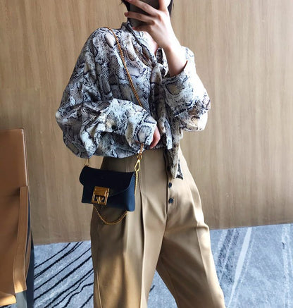 Sac banane vintage en PU avec boucle à rabat et motif serpent pour femme 