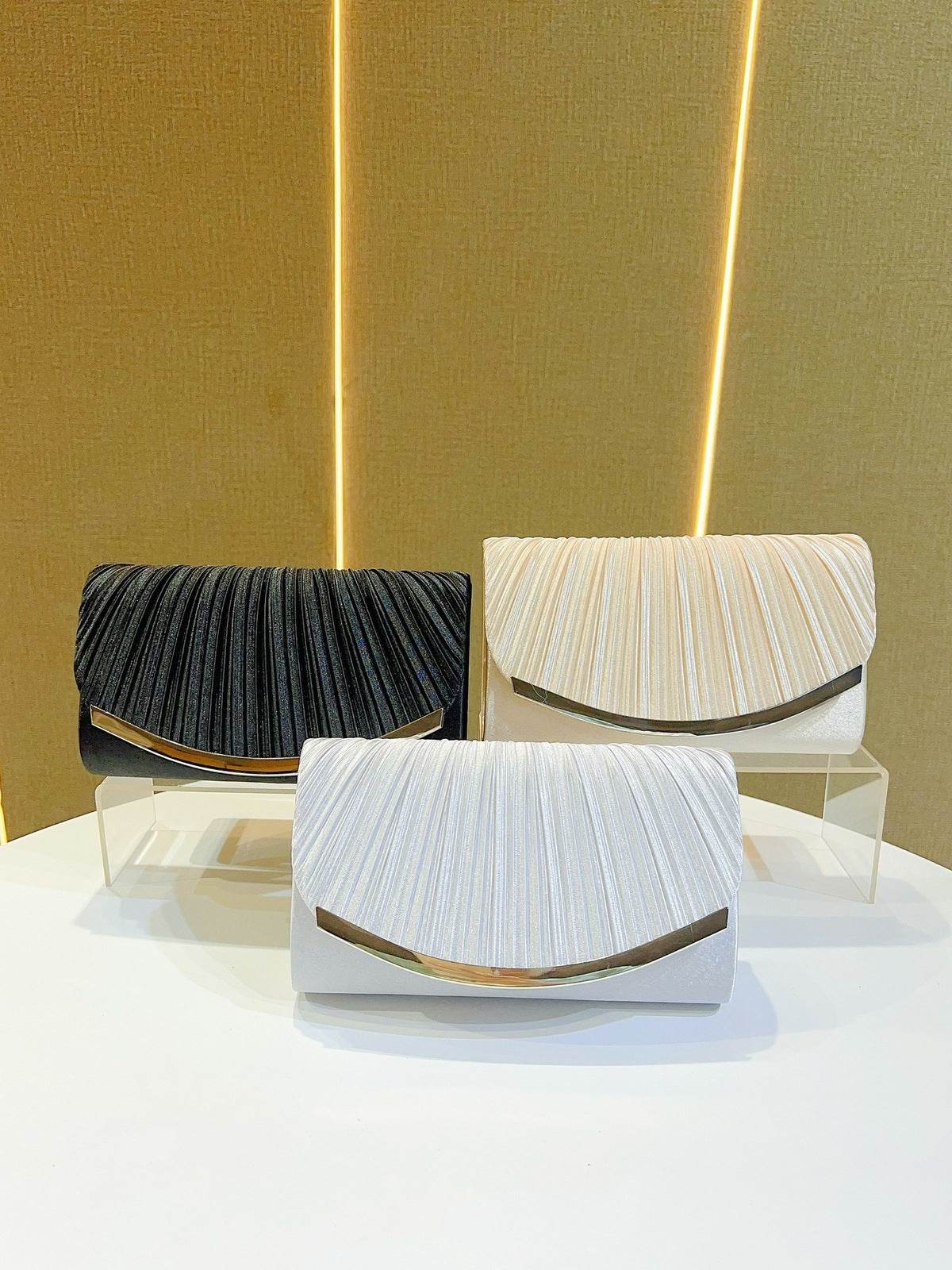 Women Fashion Simple Solid Color Pleated Chain Evening Bag