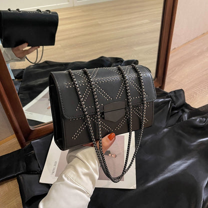 Sac à bandoulière carré vintage à chaîne et rivets simples 