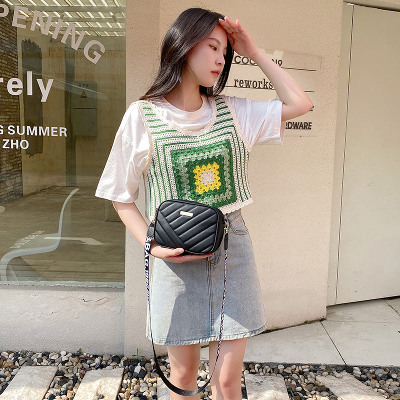 Sac à bandoulière carré à fermeture éclair et bandoulière matelassée pour femme, style décontracté et tendance, avec lettres brodées 