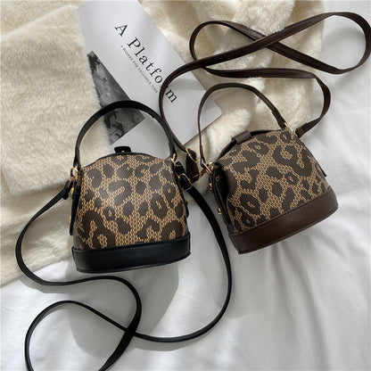 Sac à bandoulière cylindrique léopard vintage 