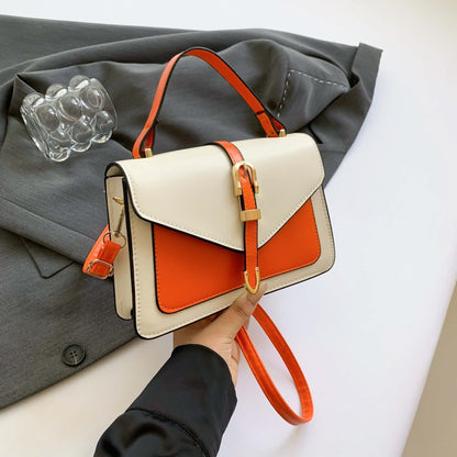 Sac à bandoulière carré à rabat avec coutures contrastées 