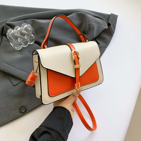 Sac à bandoulière carré à rabat avec coutures contrastées 