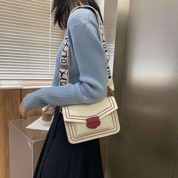 Sac à bandoulière carré large et tendance 