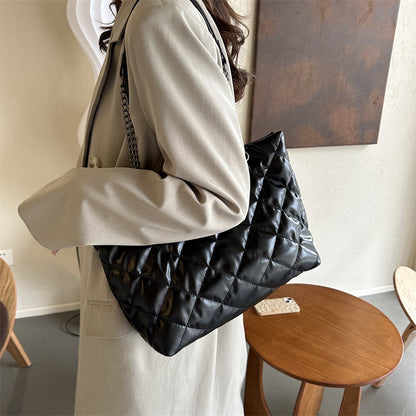 Women Fashionable Solid Color Rhombic Large Capacity Chain PU Tote Bag