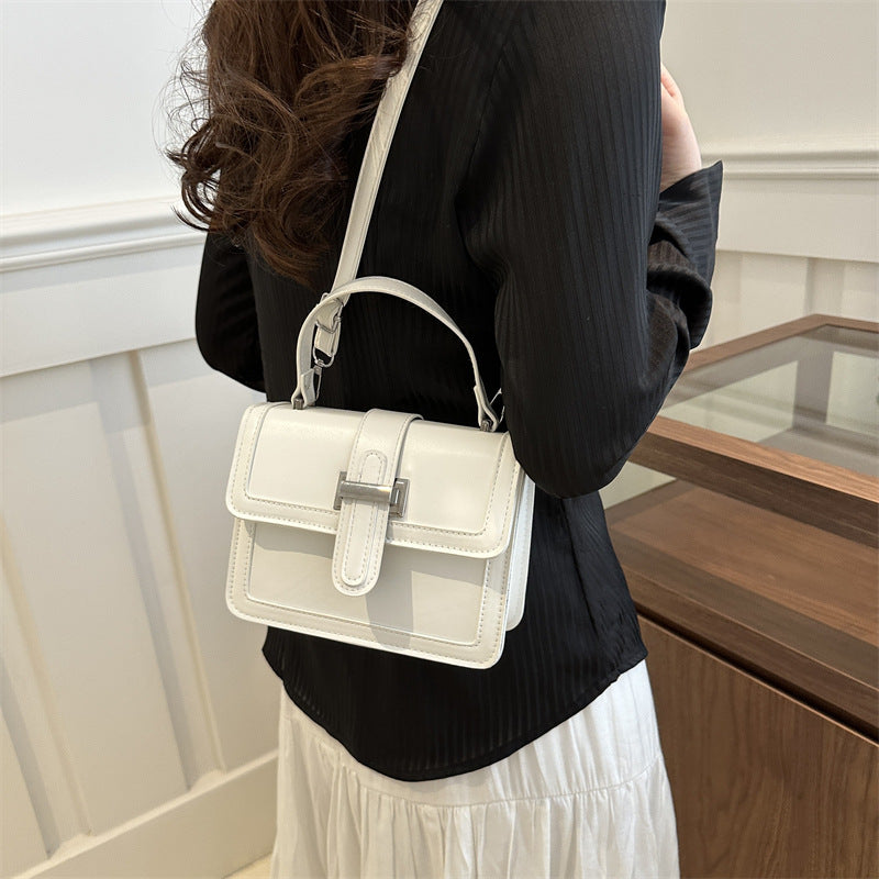 Sac à bandoulière carré simple et tendance aux couleurs assorties 