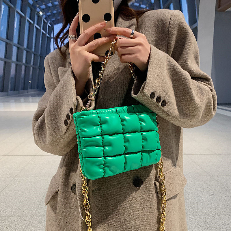 Sac à bandoulière en PU à carreaux de couleur unie pour femme, design créatif avec chaîne épaisse 