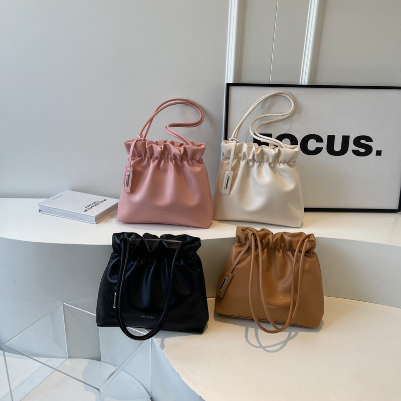 Sac seau simple à bandoulière plissé de couleur unie 