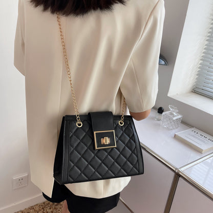 Women Fashionable Square Chain Crossbody Bag With Rhomboid Flap Lock