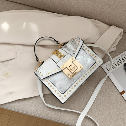 Sac à bandoulière carré à rabat et fermeture à clous pour femme 