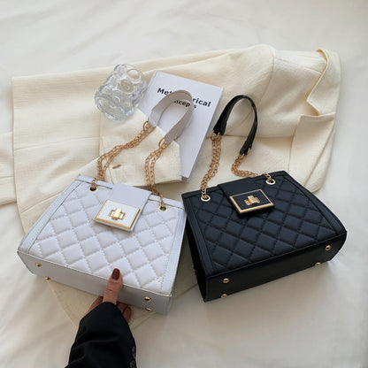 Women Fashionable Square Chain Crossbody Bag With Rhomboid Flap Lock