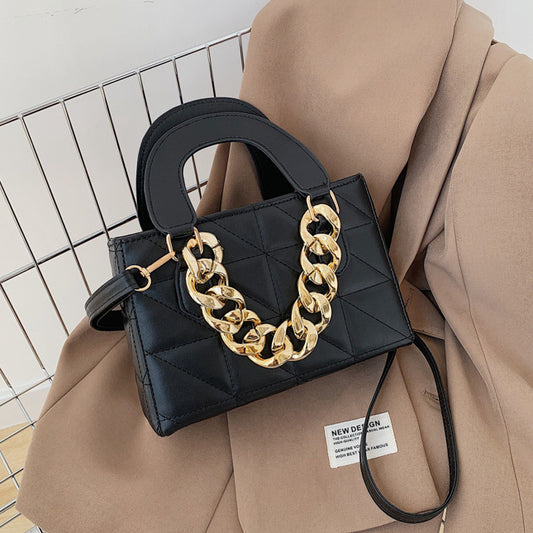 Sac à main carré tendance avec chaîne de couleur unie 