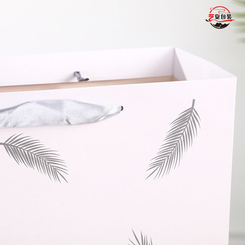 Sac en papier imprimé plumes tendance 