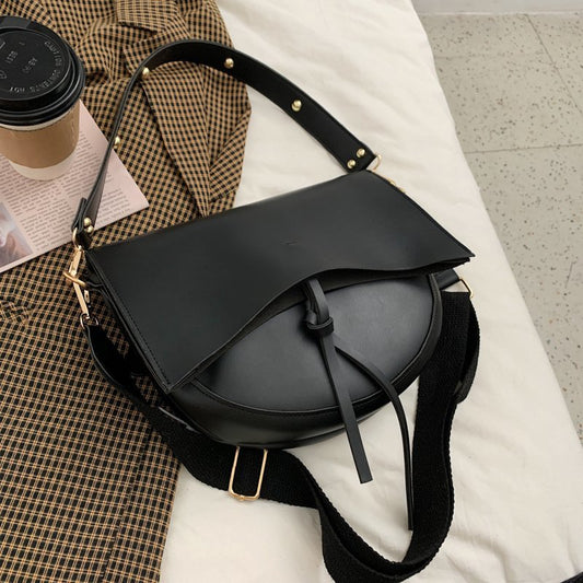 Sac à bandoulière en PU pour femmes, tendance, couleur unie, grande capacité, rivet décoratif, demi-cercle 