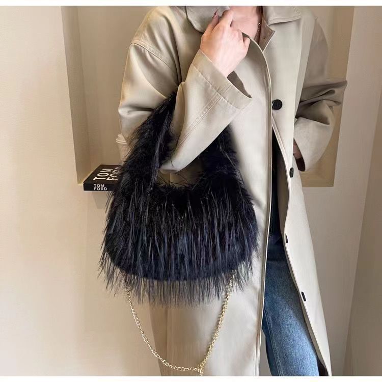 Sac à bandoulière en peluche avec pompon et poignée en chaîne pour femme, mode automne-hiver 