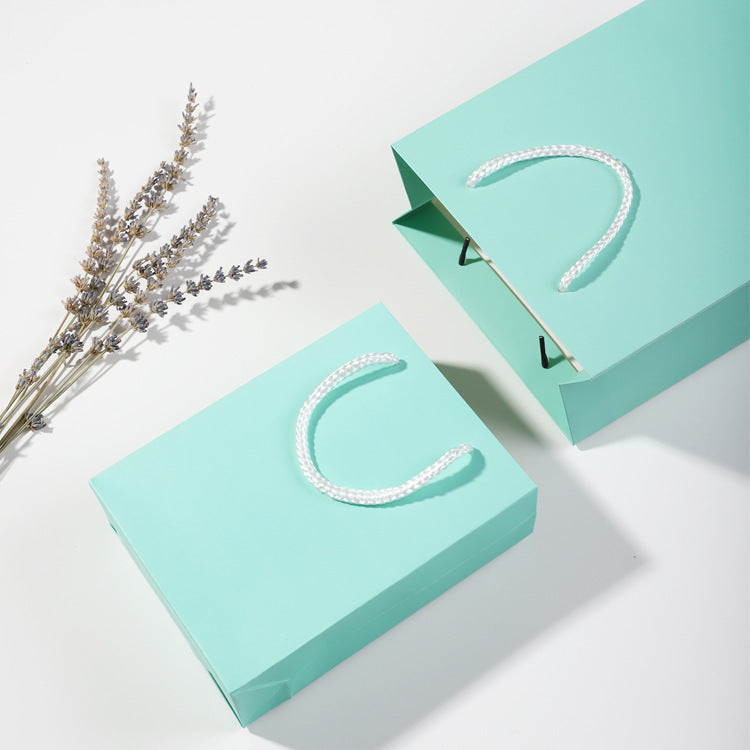 Sac en papier simple de couleur unie, sac d'emballage portable 