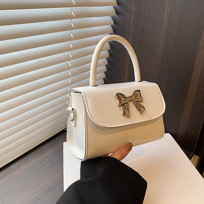 Sac à bandoulière tendance pour femme avec rabat et poignée carrée 